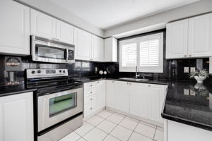 7 Southwell Ave, Whitby, ON L1P 1M5, Canada Photo 10