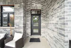 Front Porch/Entrance