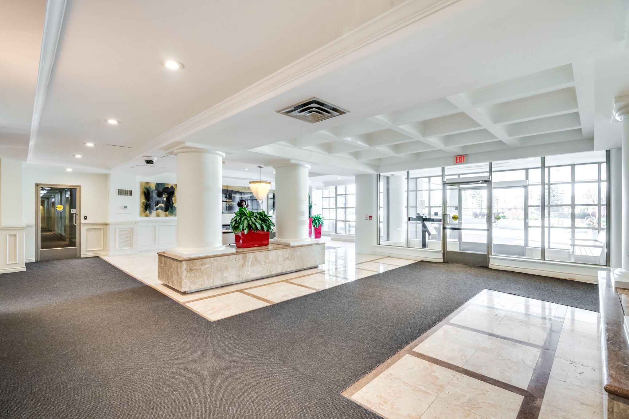 7 Townsgate Dr Unit 1114 Vaughan, ON L4J 7Z9