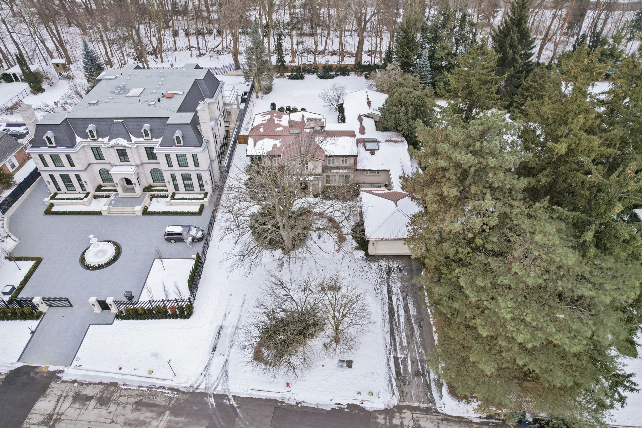 7 Valleyanna Dr Toronto, ON M4N 1J7