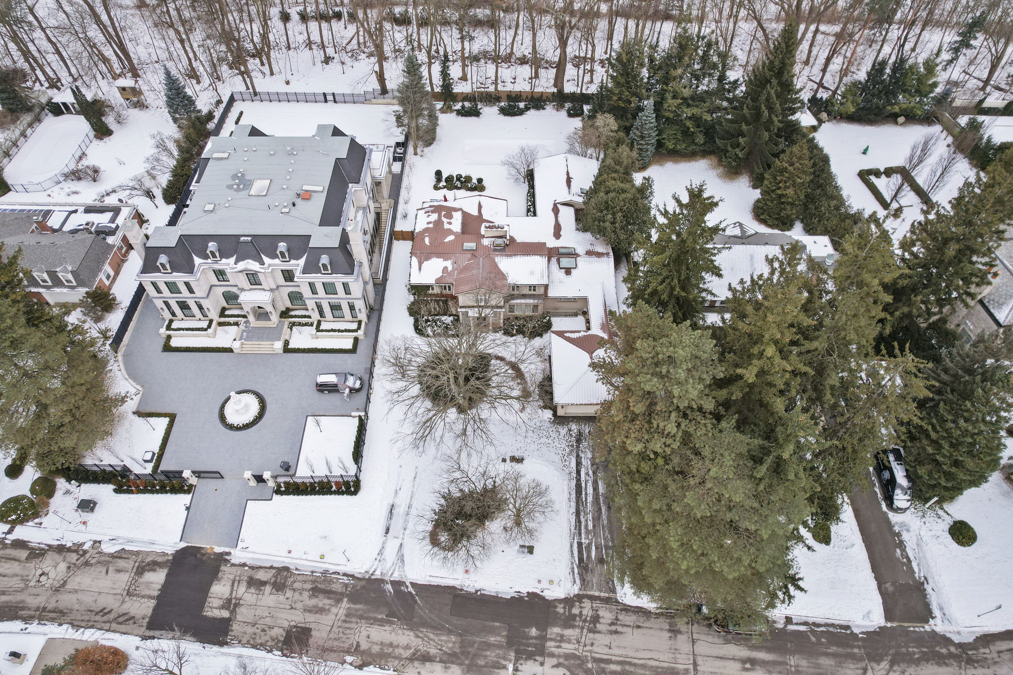 7 Valleyanna Dr Toronto, ON M4N 1J7