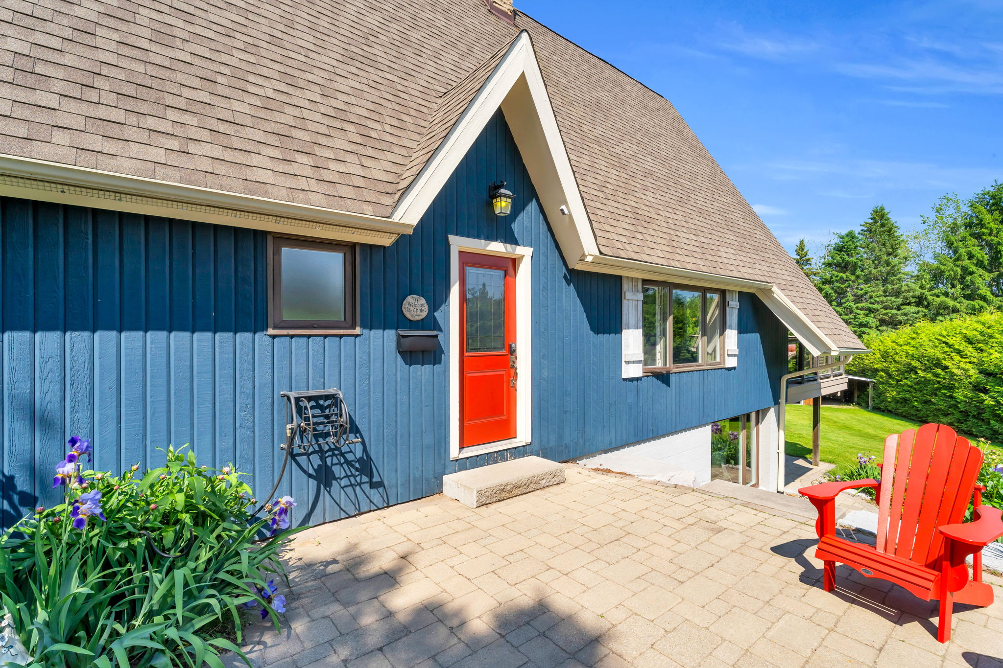 Front Porch/Entrance