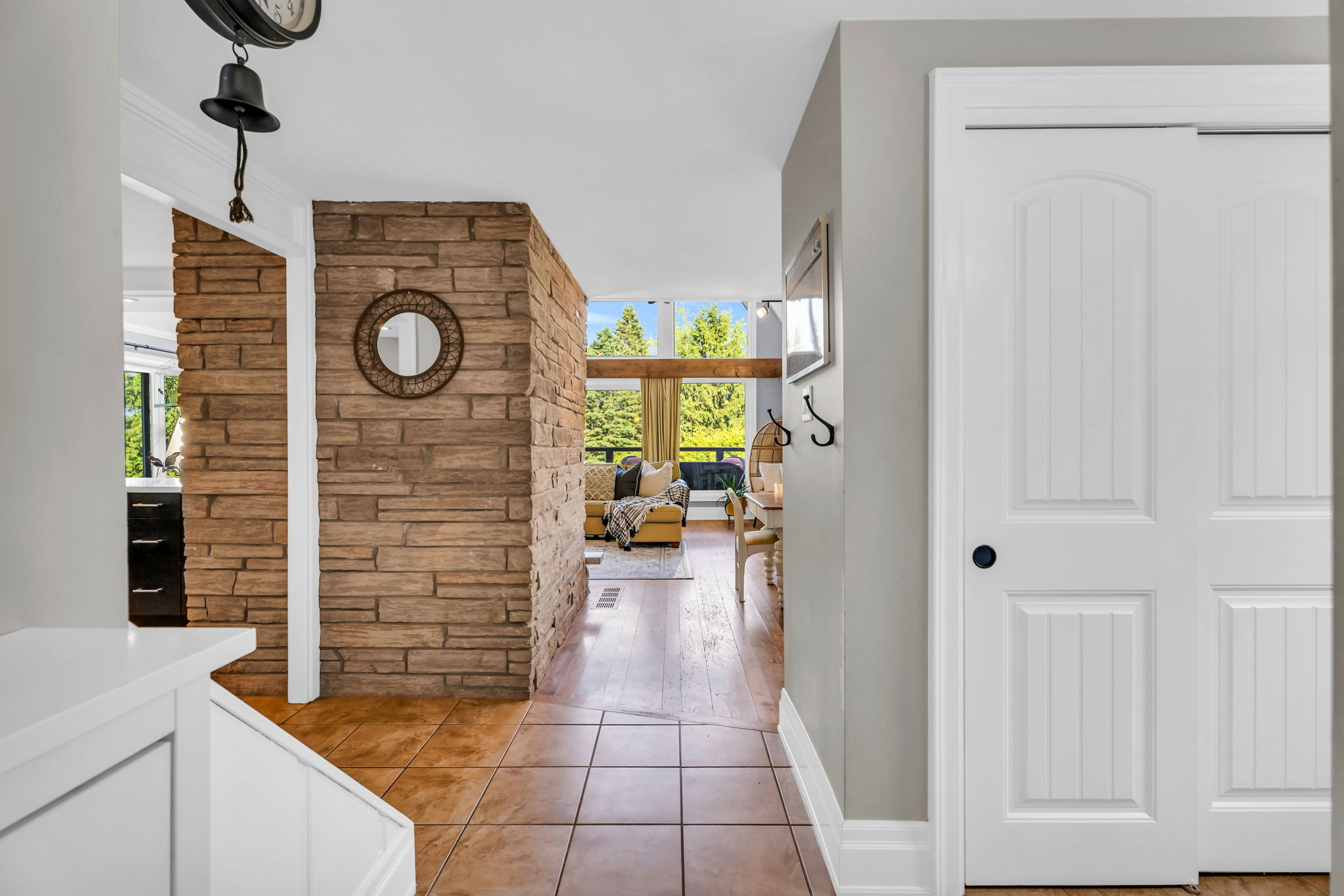 Front Porch/Entrance