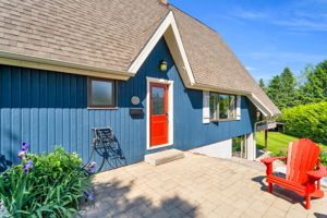 Front Porch/Entrance