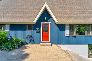 Front Porch/Entrance