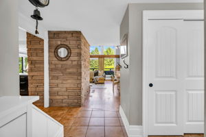 Front Porch/Entrance