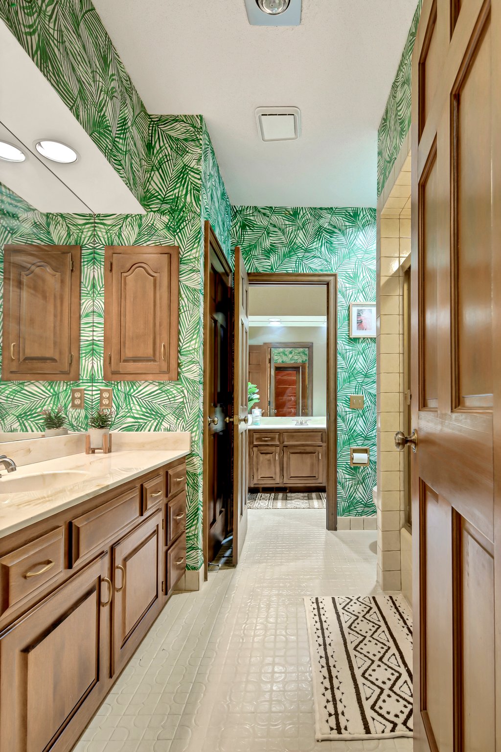 7 W Bay Ln, North Oaks, MN 55127, USA Photo 68