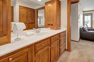 7 W Bay Ln, North Oaks, MN 55127, USA Photo 39