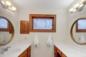 7 W Bay Ln, North Oaks, MN 55127, USA Photo 34
