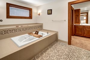 7 W Bay Ln, North Oaks, MN 55127, USA Photo 37