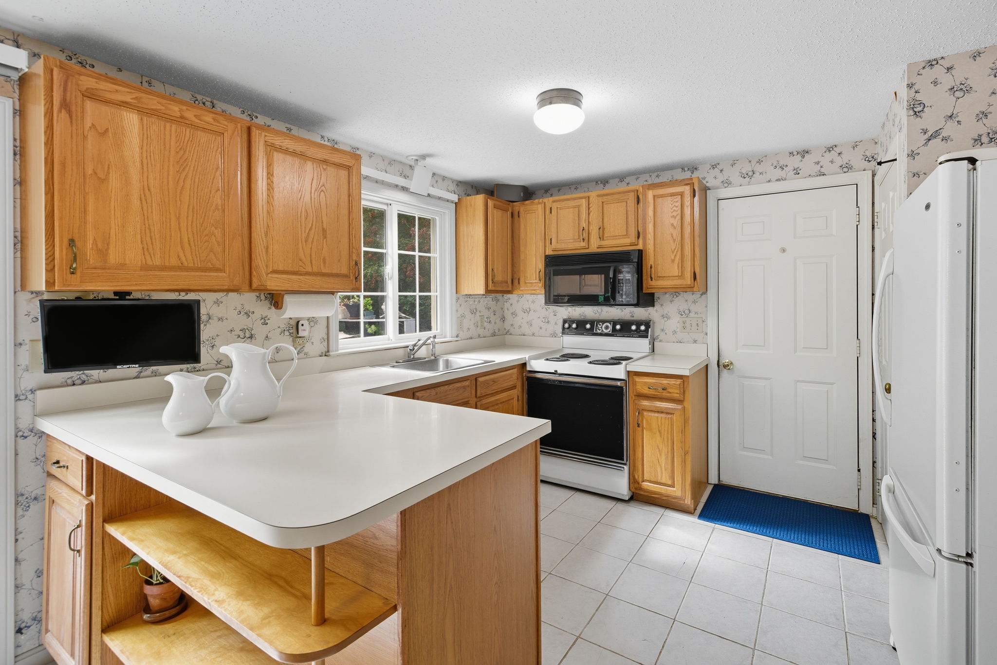 Kitchen/Dining combo