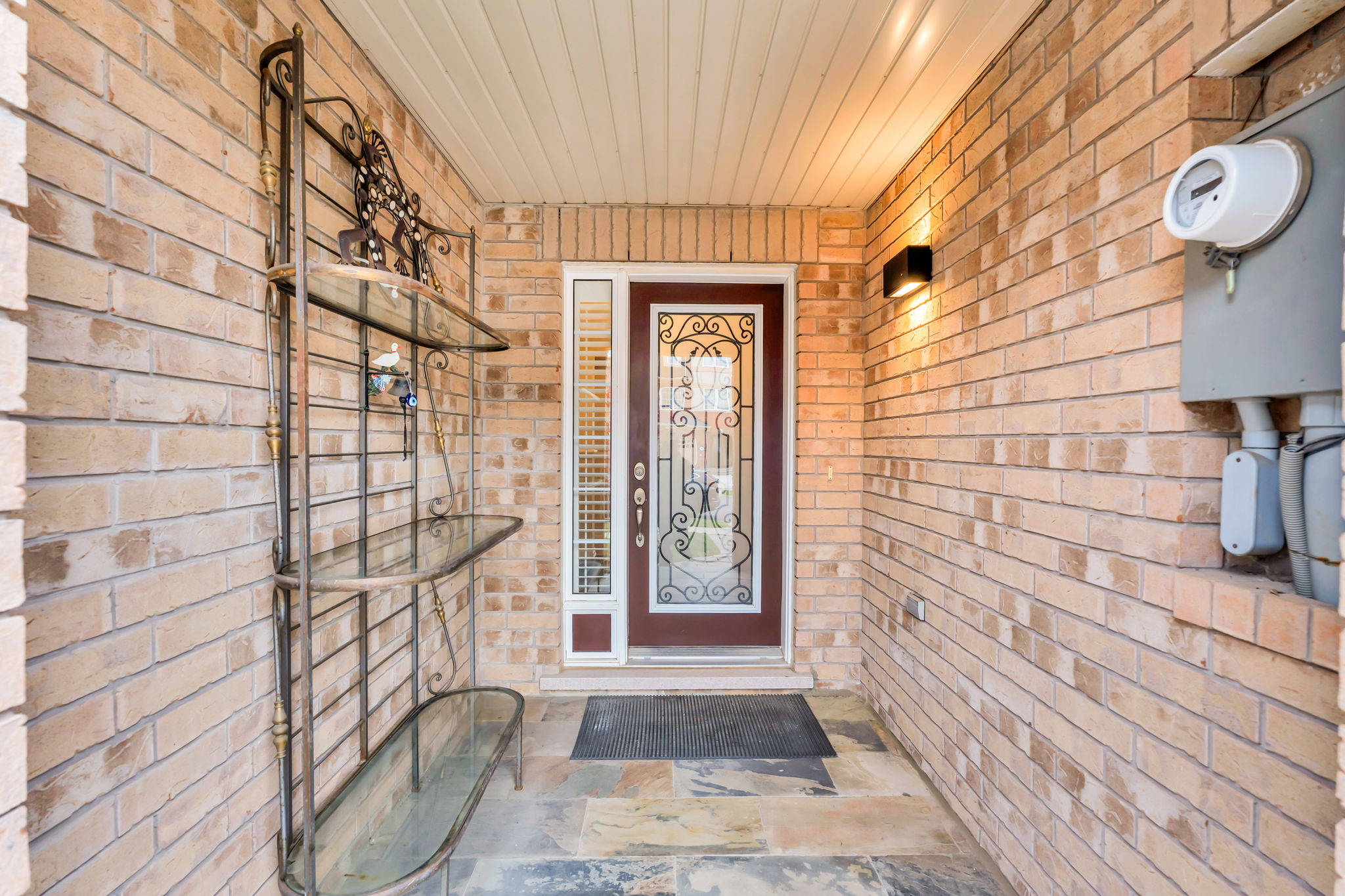 Front Porch/Entrance