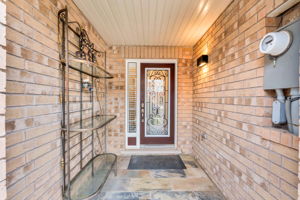 Front Porch/Entrance