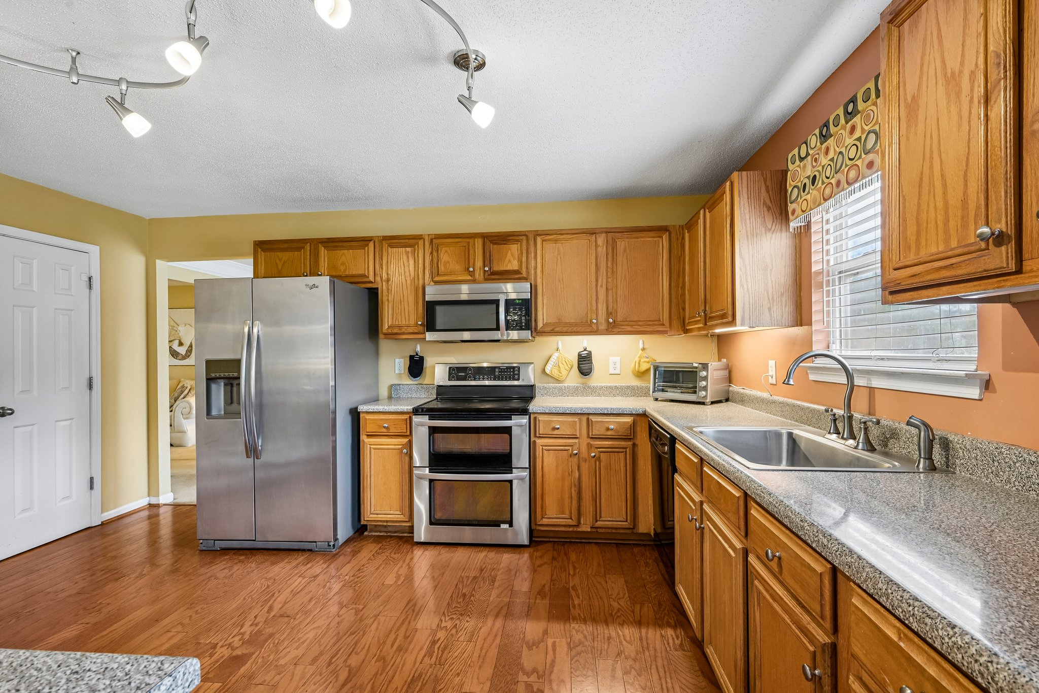 Fieldstone Dr-S2904-020.jpg
