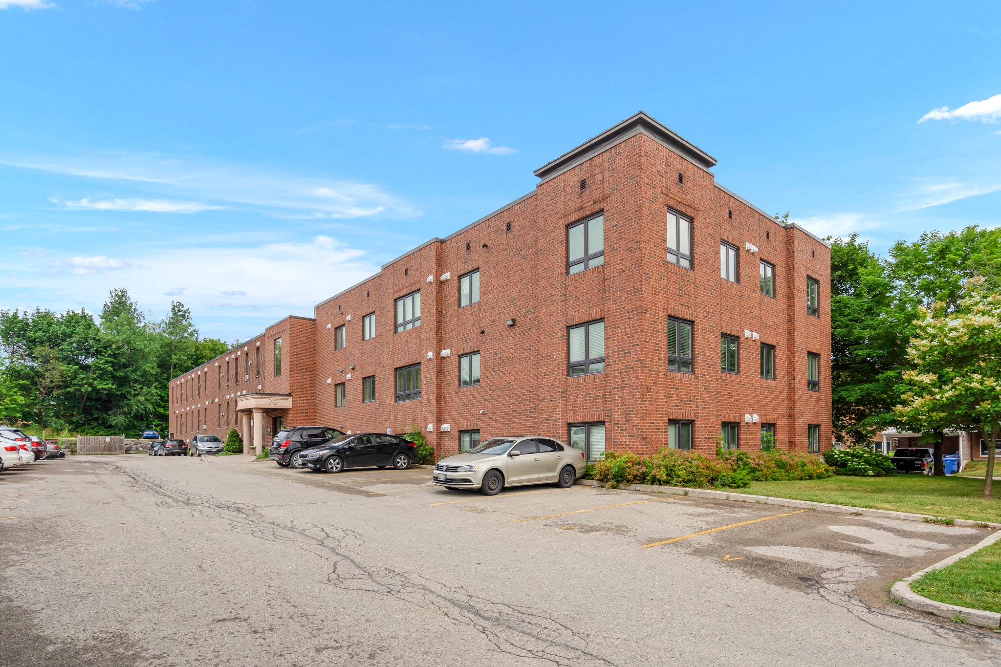 70 First St Unit 102, Orangeville, ON L9W 2E5 JT Home Tours