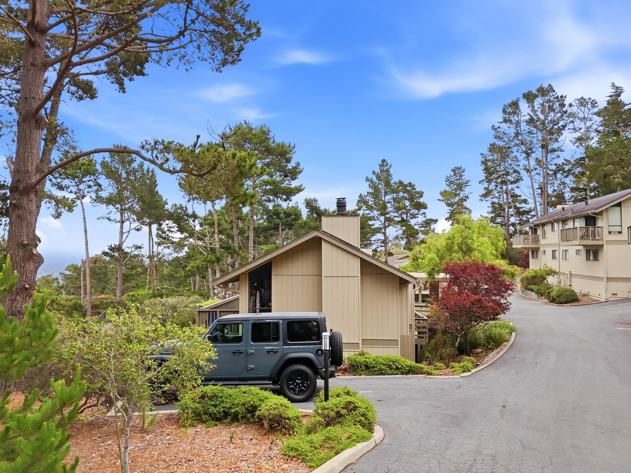 010_F8_70 Forest Ridge Rd 1