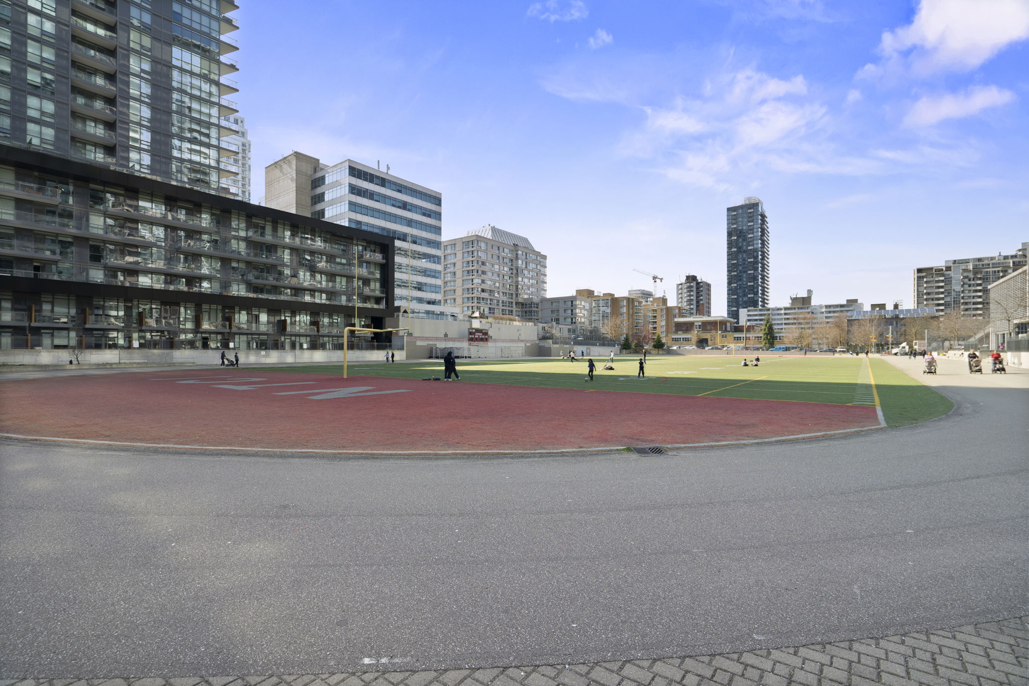 70 Roehampton Ave Unit 1414 Toronto, ON M4P 1R2