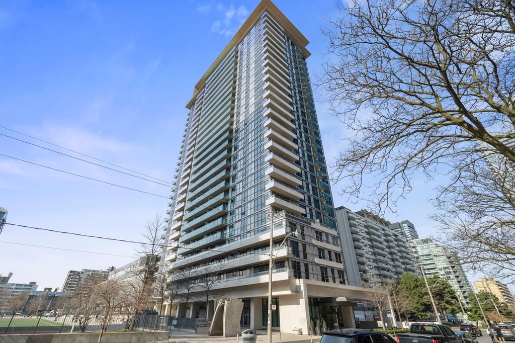 70 Roehampton Ave Unit 1414