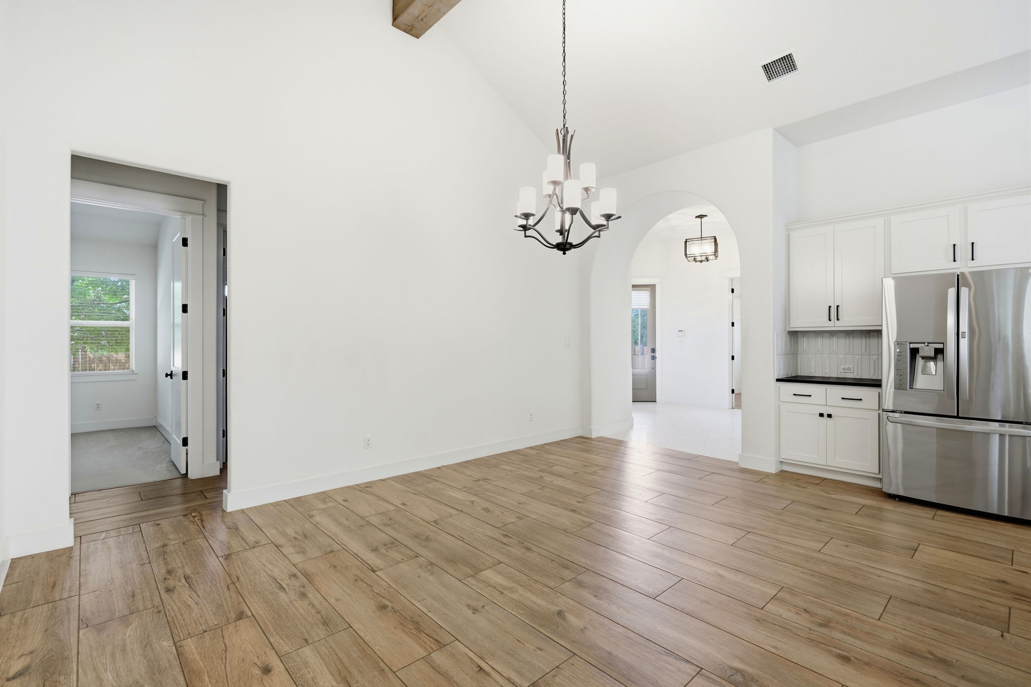 024_F8_70 Santa Maria St