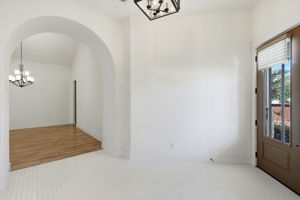 007_F8_70 Santa Maria St