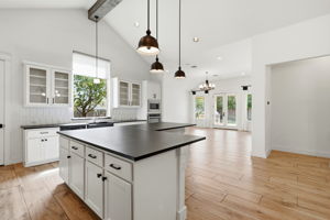 012_F8_70 Santa Maria St