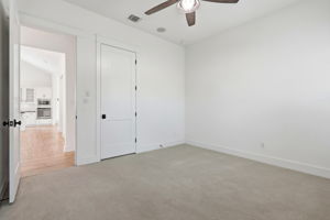 032_F8_70 Santa Maria St