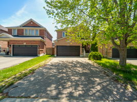 70 Shoniker Dr, Newmarket ON