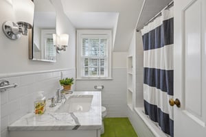 2nd Floor Full Hall Bath #2