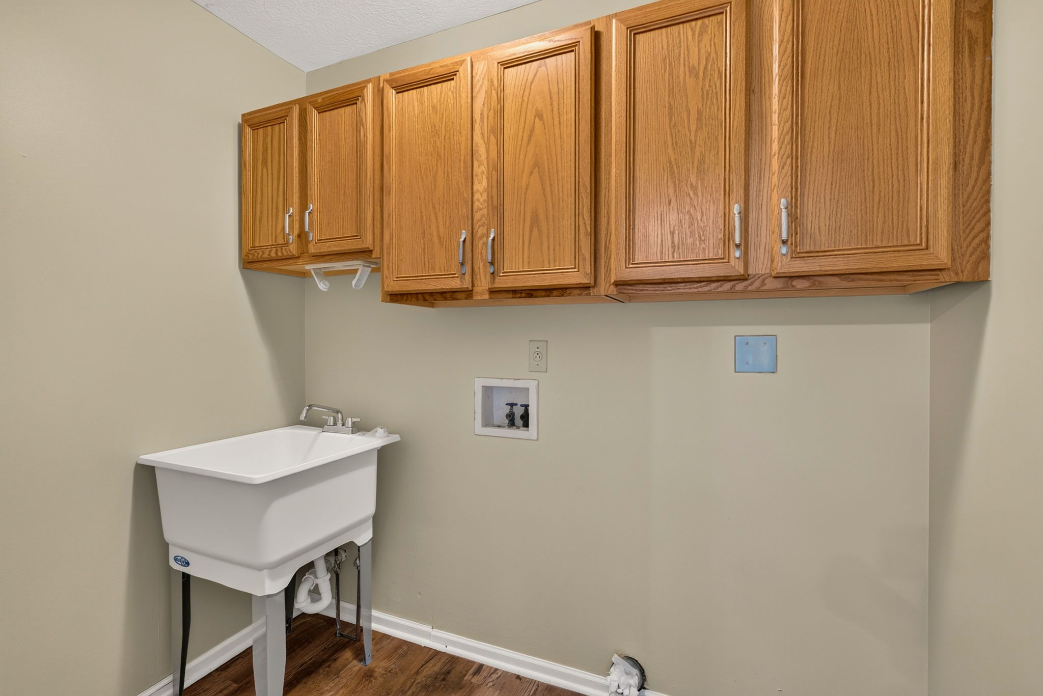 700 Andrea Ln 30