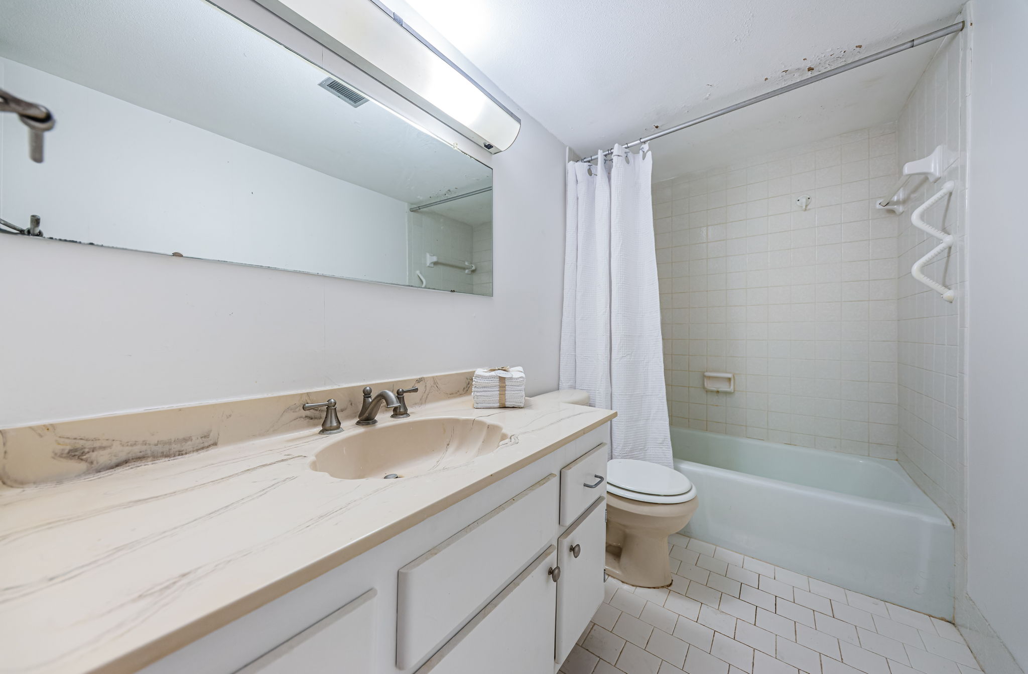 Bathroom 2a