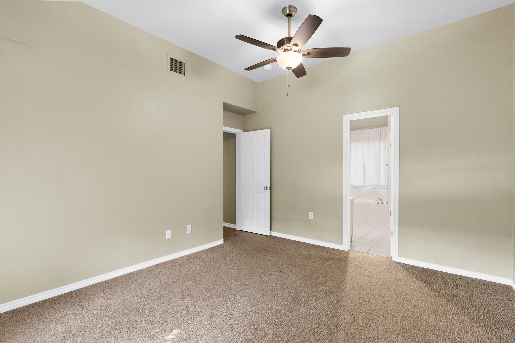 700 Newport Dr, Spicewood, TX 78669, USA Photo 21