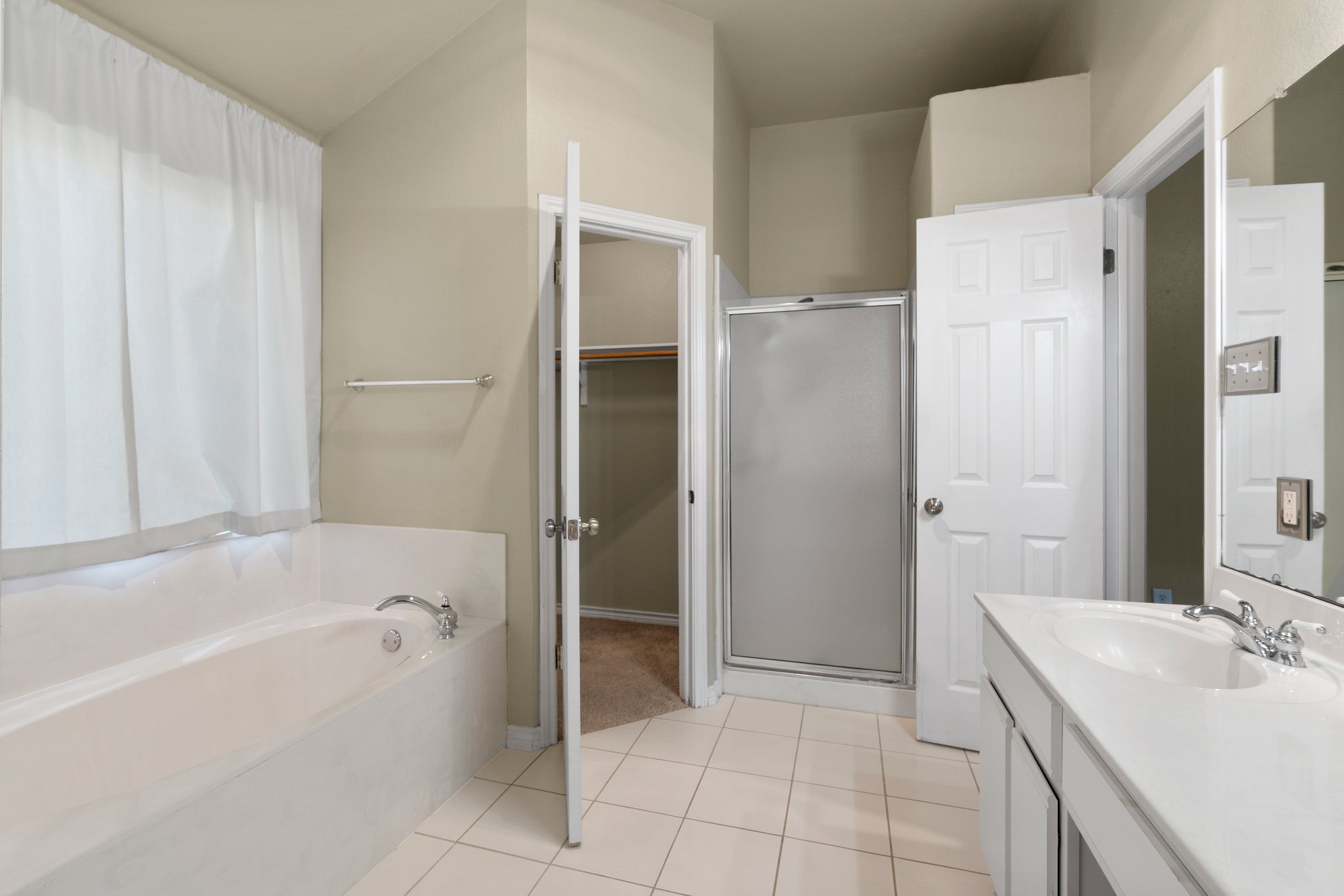 700 Newport Dr, Spicewood, TX 78669, USA Photo 15