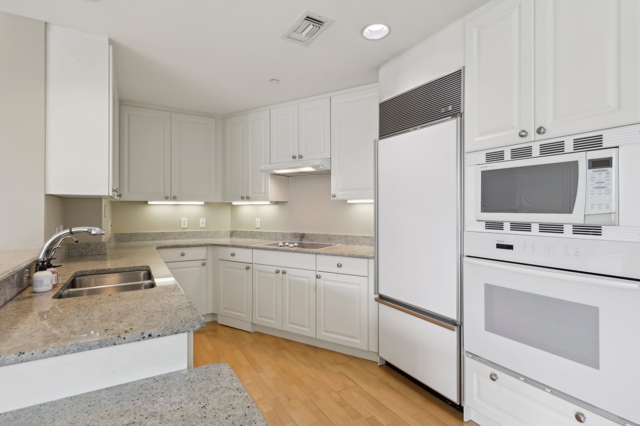 Park Regency Pl NE 1203-013.jpg