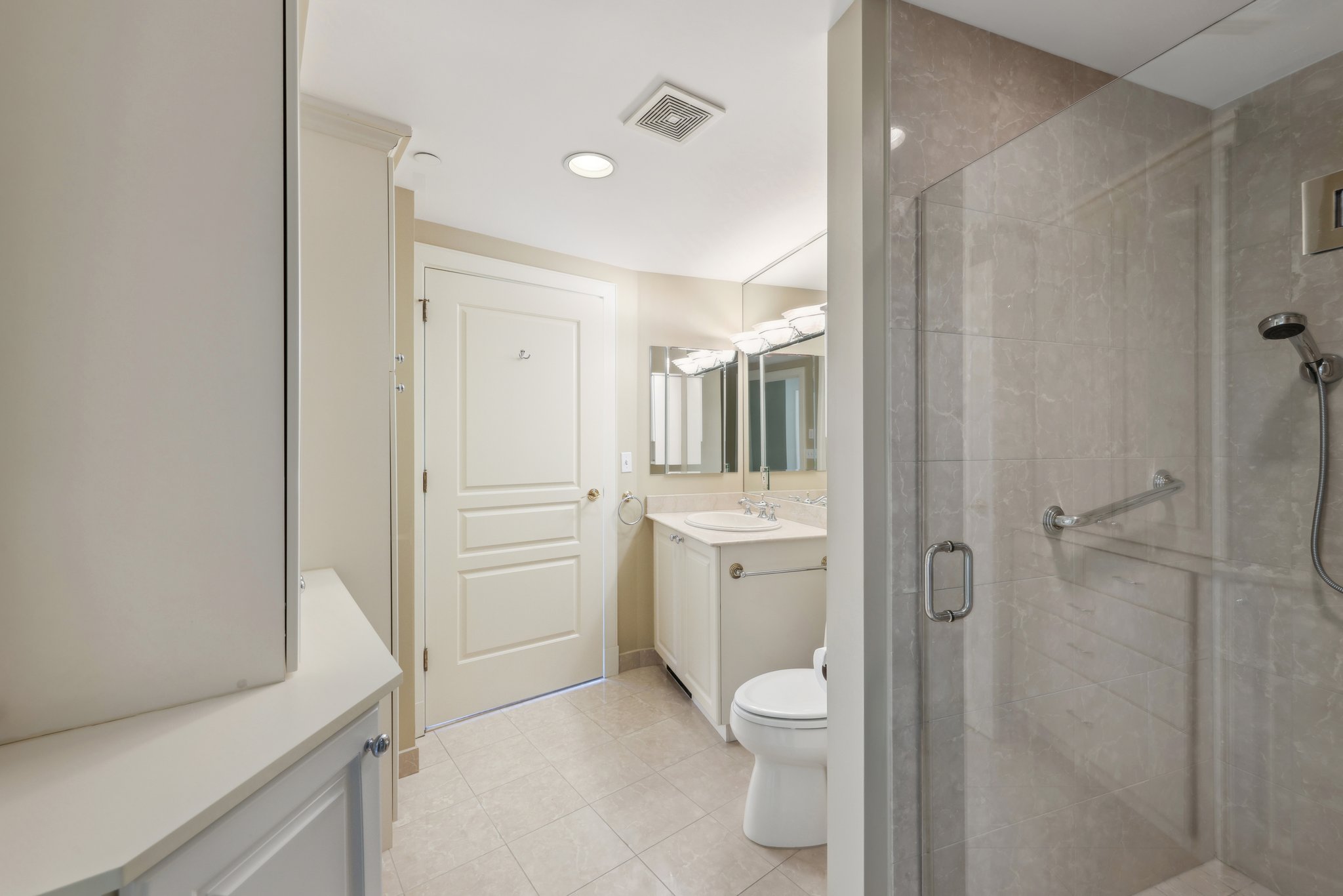 Park Regency Pl NE 1203-024.jpg