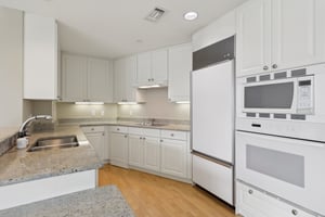 Park Regency Pl NE 1203-013.jpg