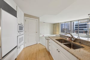 Park Regency Pl NE 1203-016.jpg