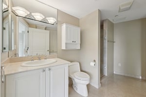 Park Regency Pl NE 1203-022.jpg