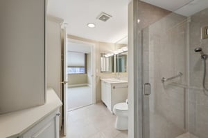 Park Regency Pl NE 1203-023.jpg