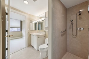 Park Regency Pl NE 1203-026.jpg