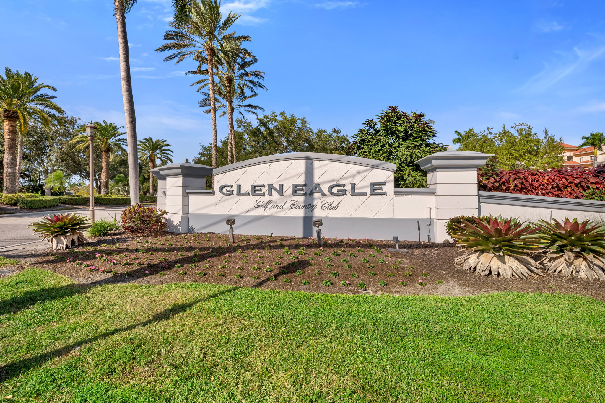 Glen Eagle Sign