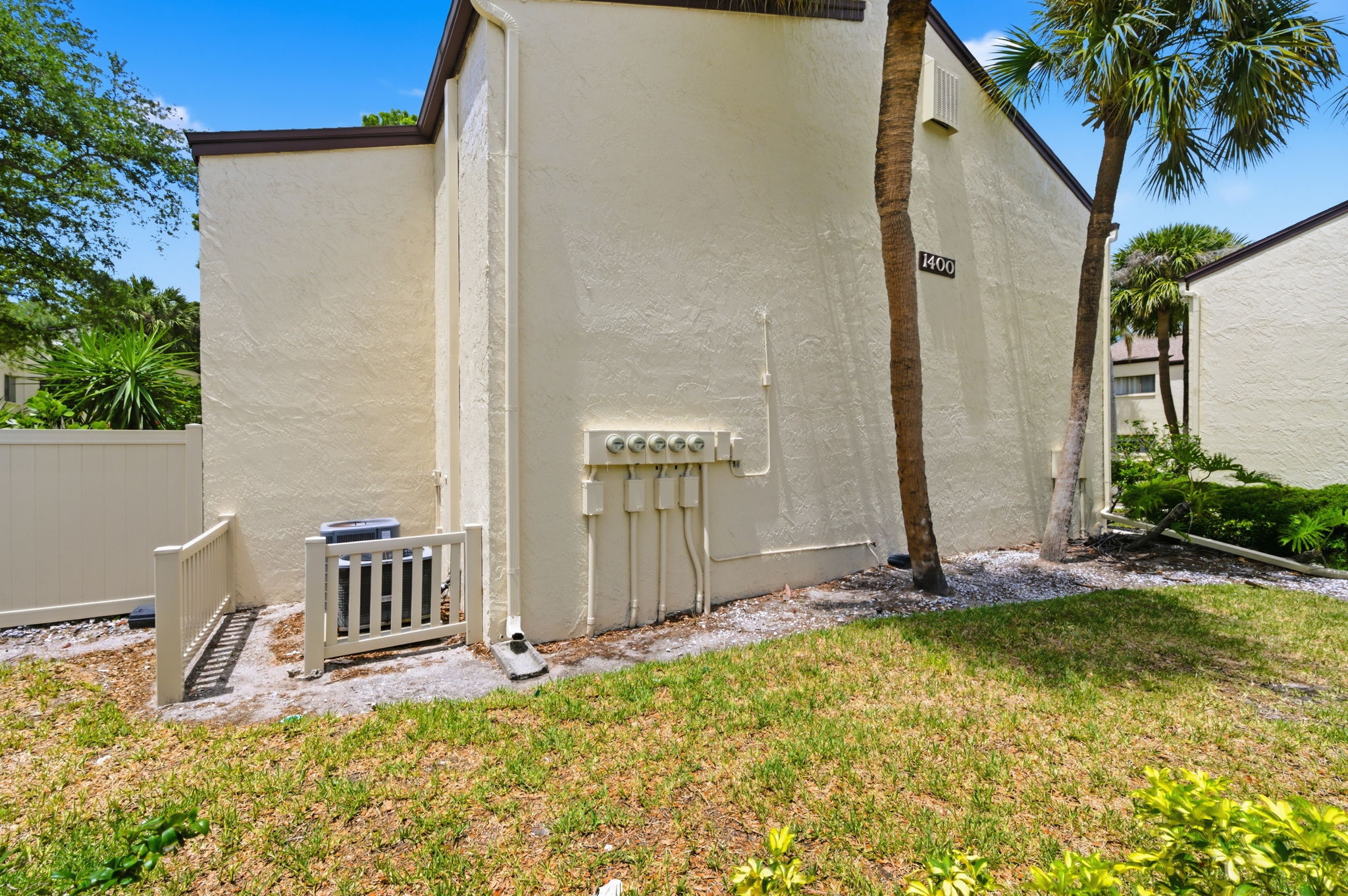 Front Exteriors (4)