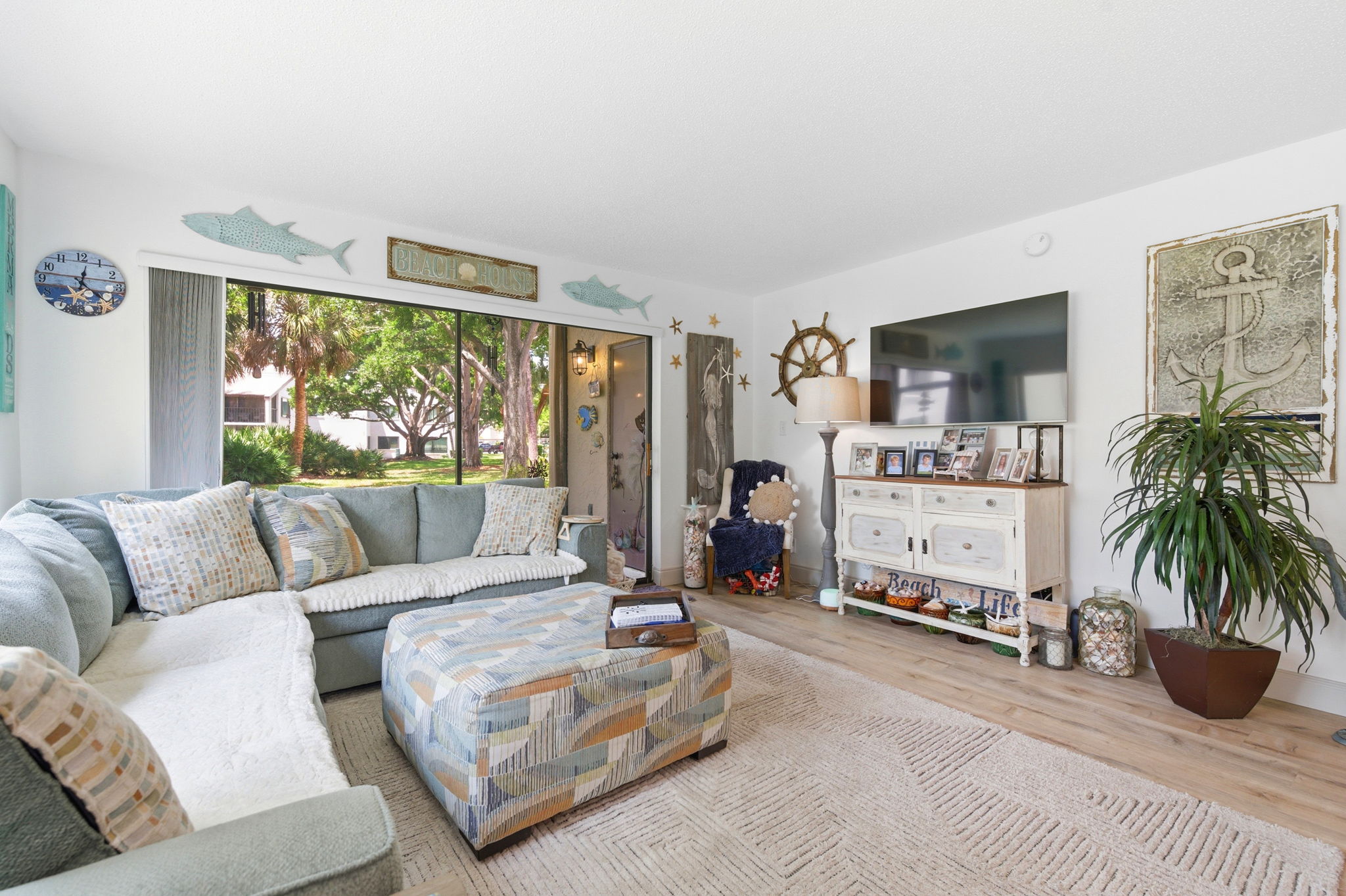 Interiors (17)