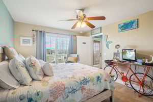 Seawall Blvd 1134-016.jpg