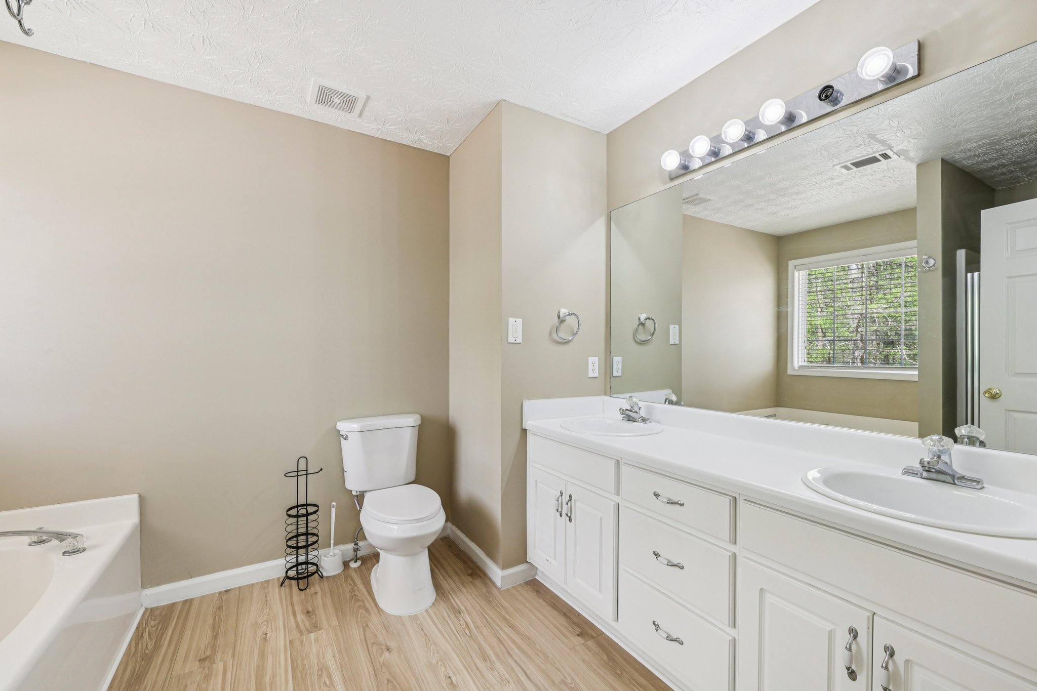 Greenridge Dr-S0204-028.jpg