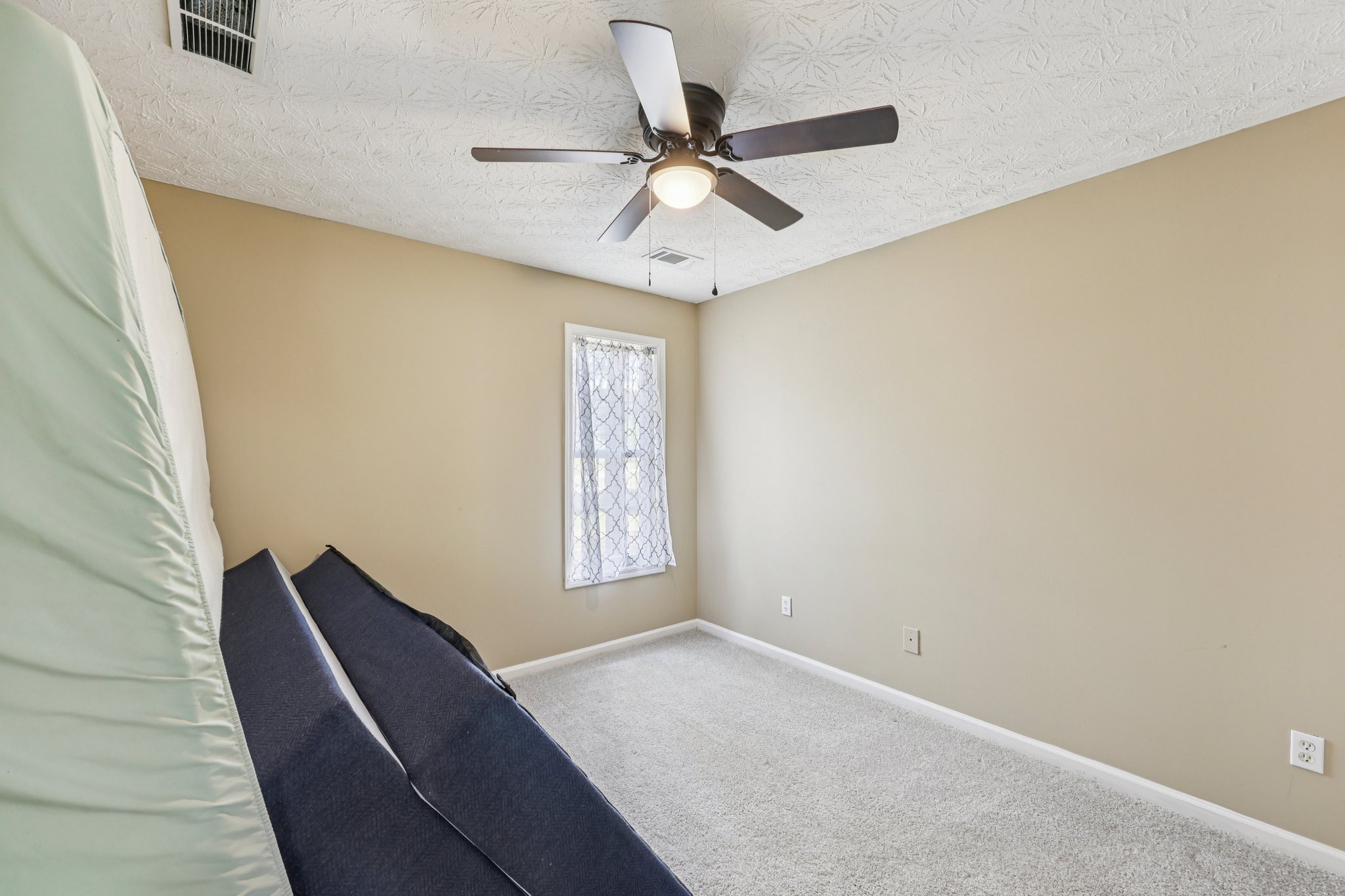 Greenridge Dr-S0204-032.jpg