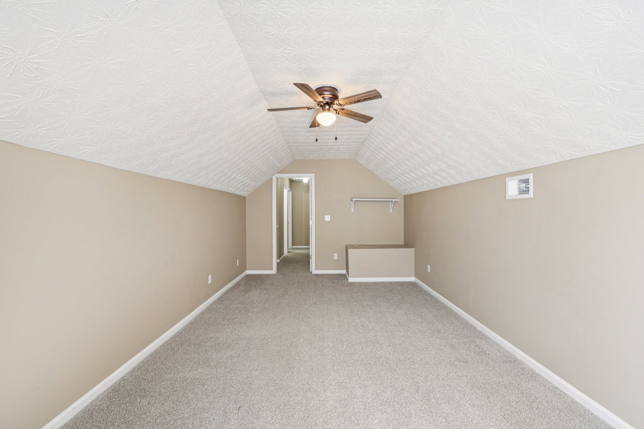 Greenridge Dr-S0204-035.jpg