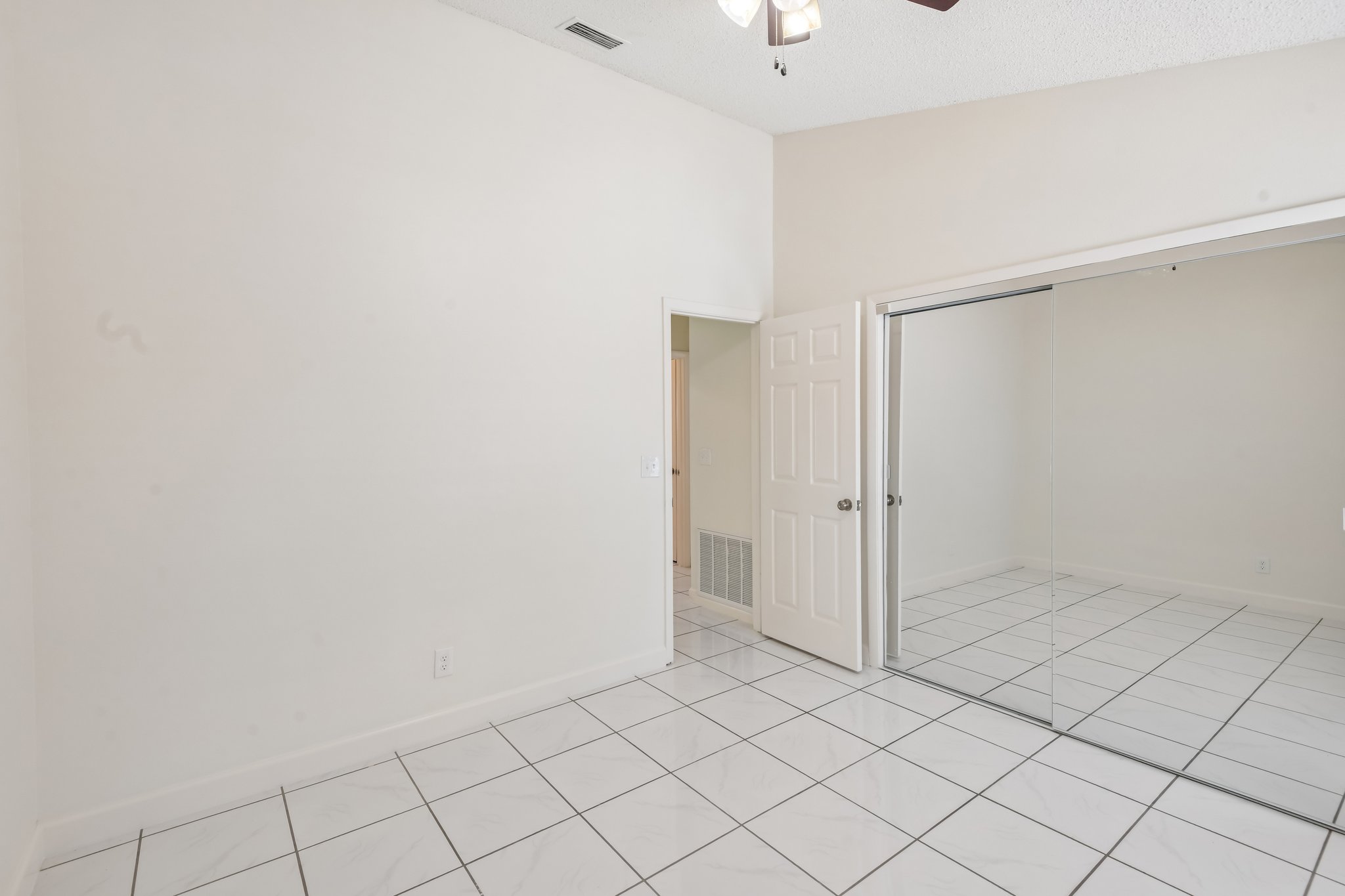 N Clark Ave-S1808-015.jpg