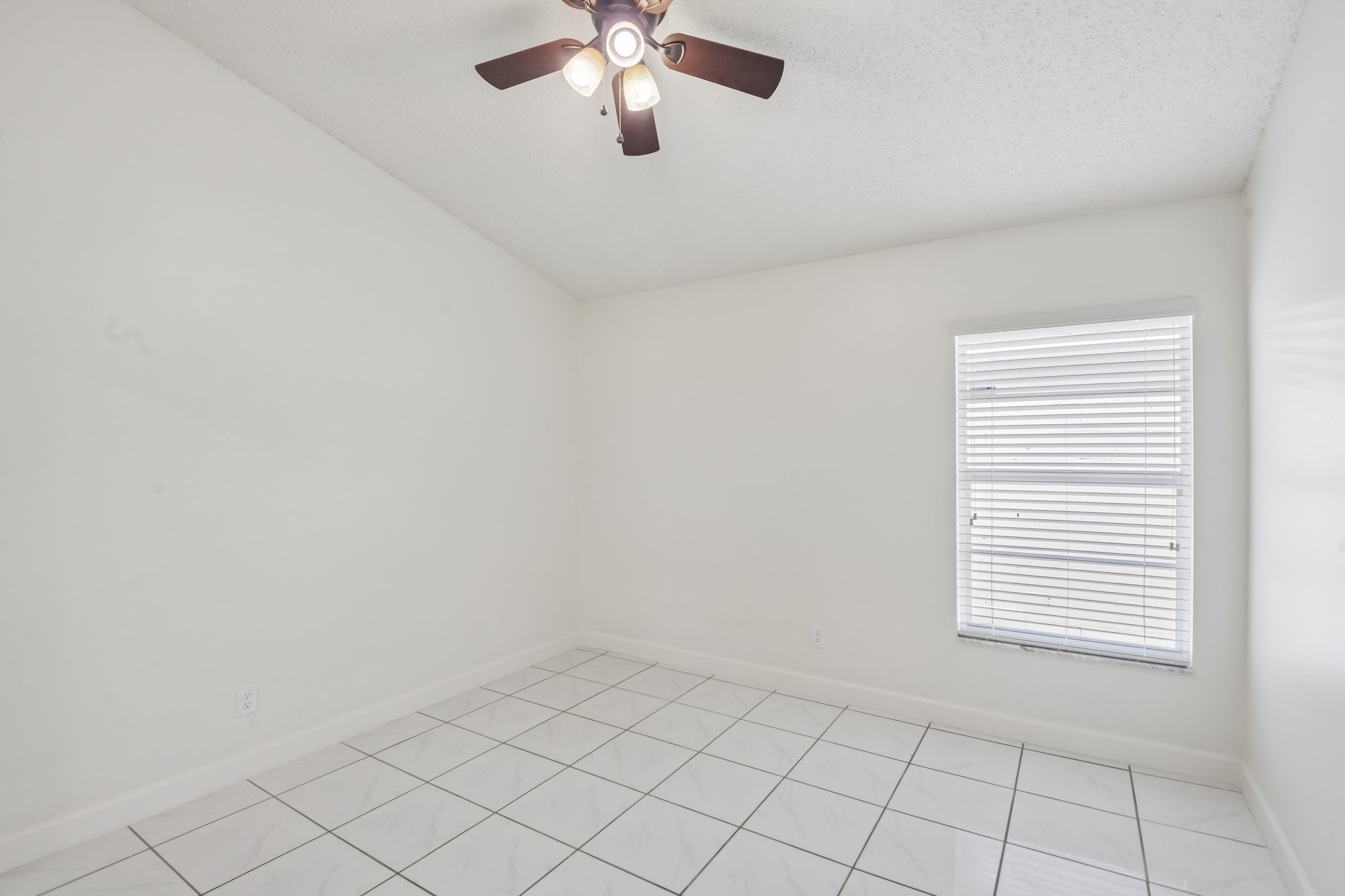 N Clark Ave-S1808-016.jpg