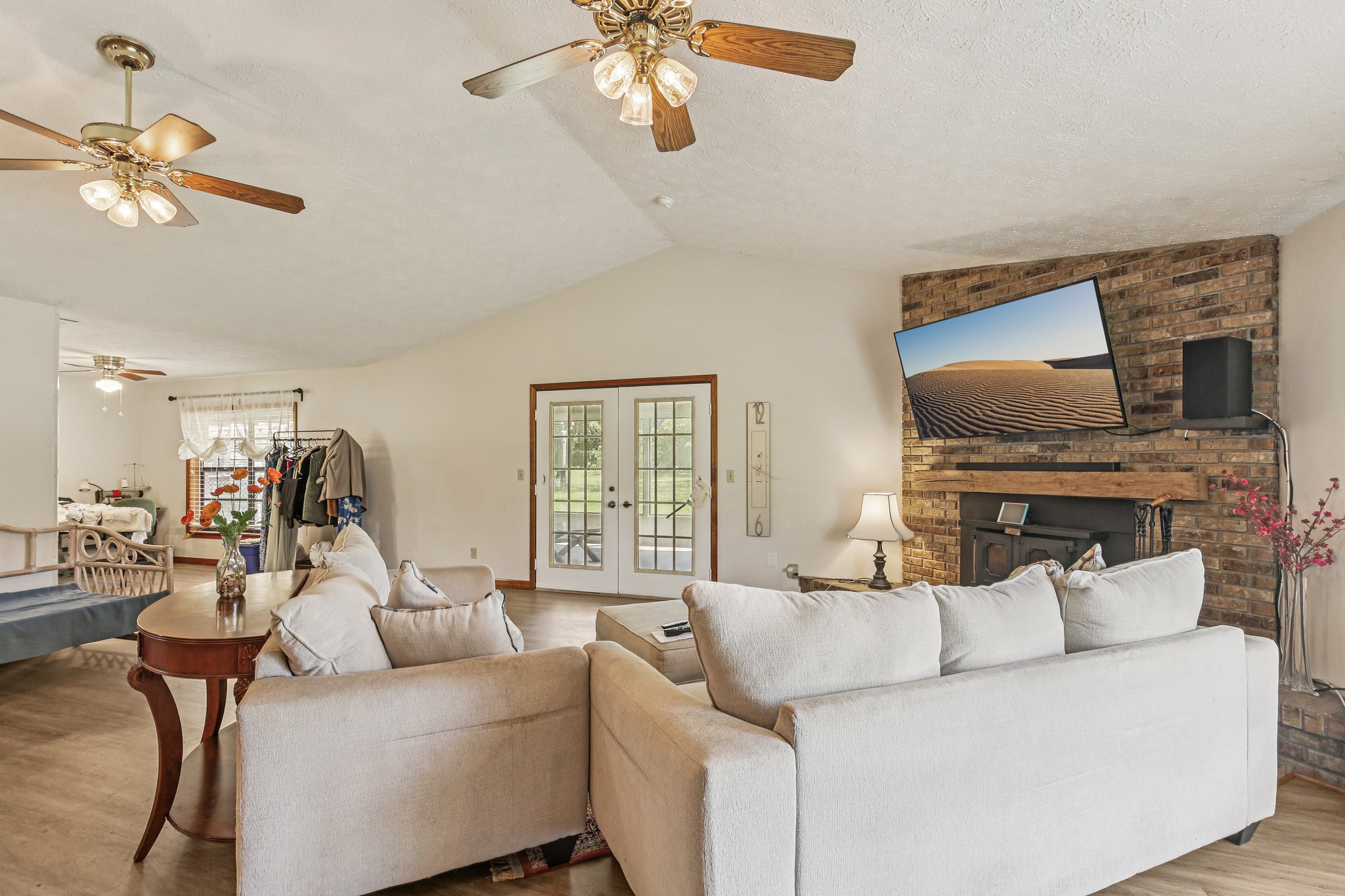 Dusty Rd-S2009-008.jpg