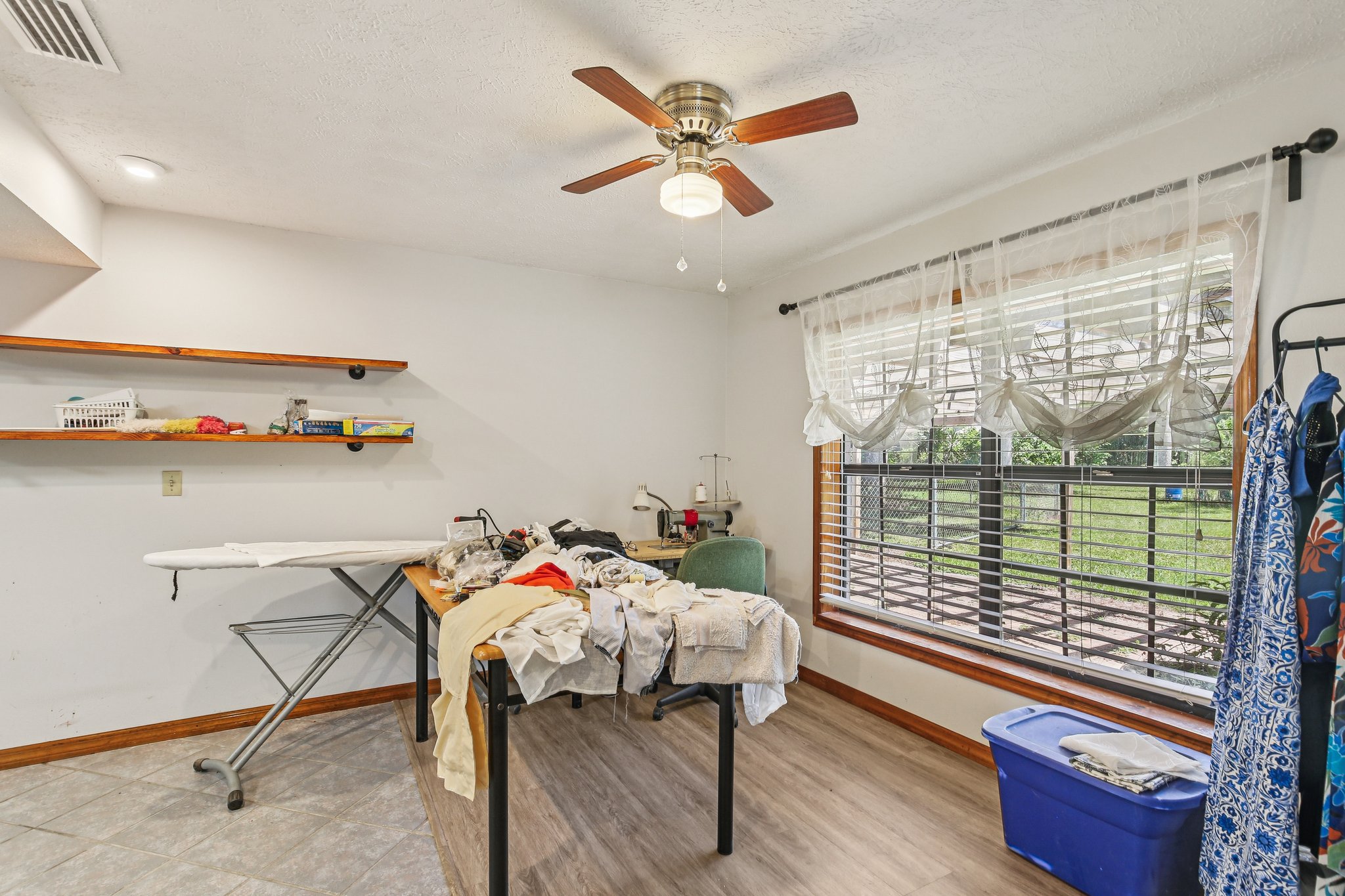 Dusty Rd-S2009-012.jpg